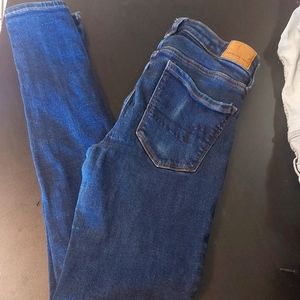 AEO Sz 4 Stretchy Skinny Jeans